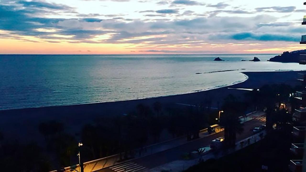 Apartamento En La Playa Con Vistas De Ensueno Almuñécar Eksteriør billede